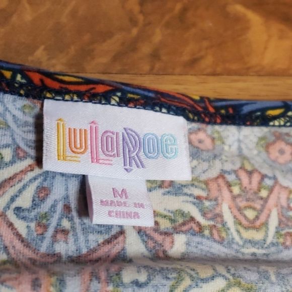 NEW LuLaRoe Kaleidoscope Print Irma - Picture 6 of 8